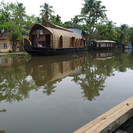 Backwater Retreat Apartment Kumarakom Exterior photo