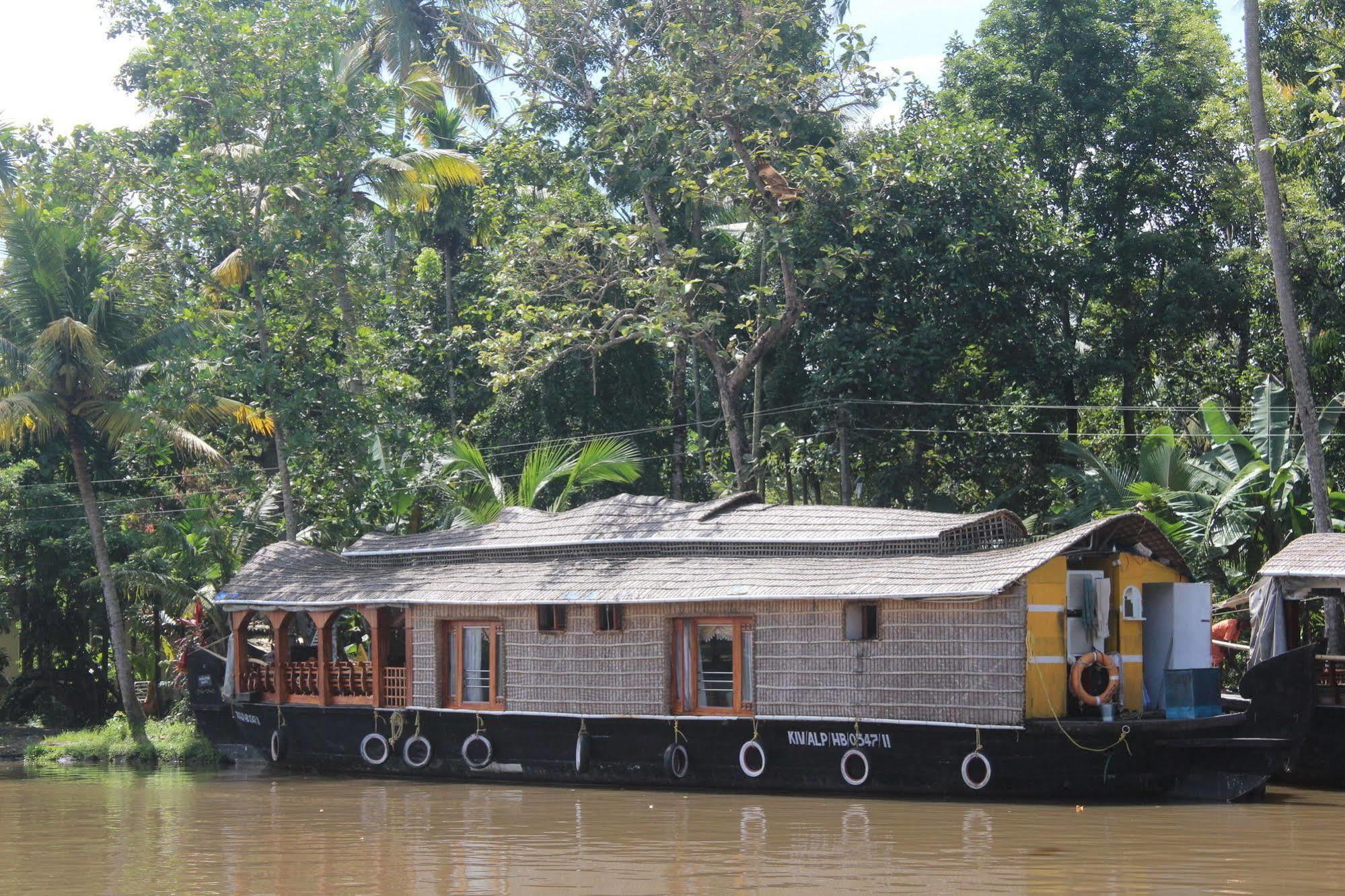 Backwater Retreat Apartment Kumarakom Exterior photo