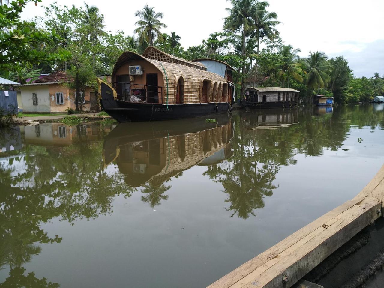 Backwater Retreat Apartment Kumarakom Exterior photo