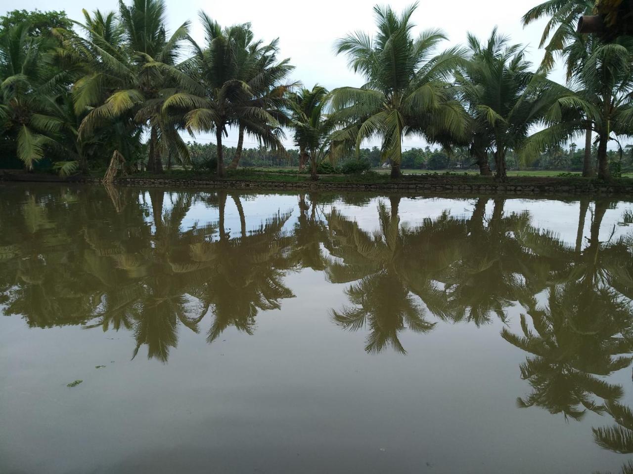 Backwater Retreat Apartment Kumarakom Exterior photo